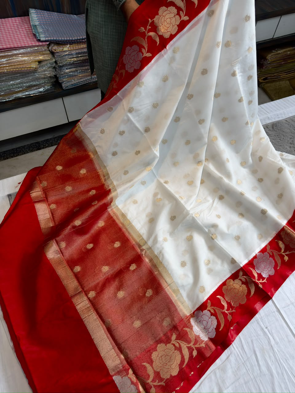Banarasi Soft Silk Floral Weaving Border Saree